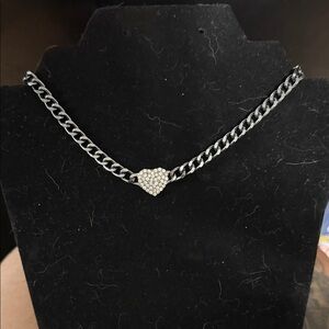 Adjustable chunky heart choker